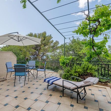 Apartmani Mirta Omiš Exteriör bild