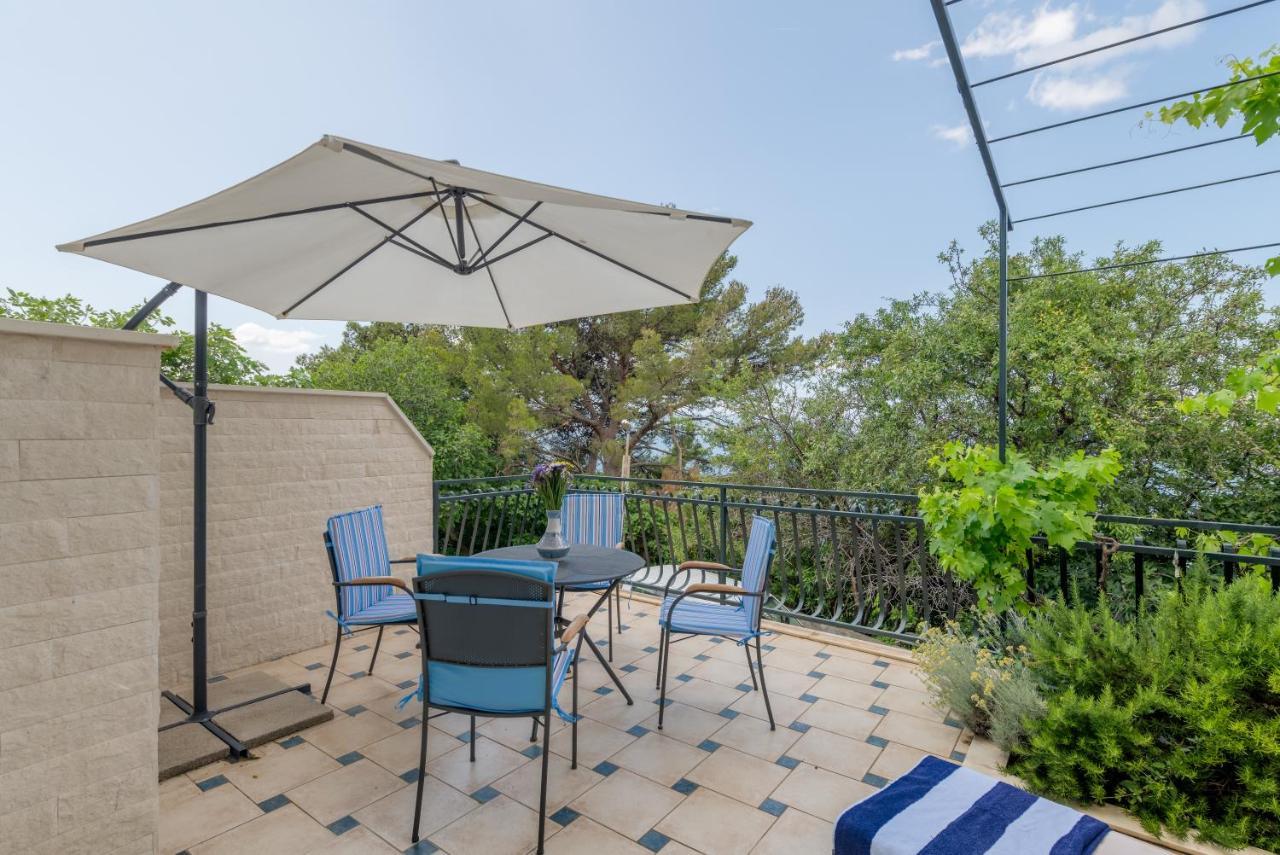 Apartmani Mirta Omiš Exteriör bild