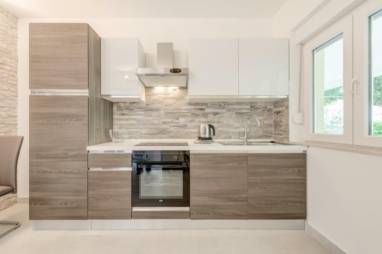 Apartmani Mirta Omiš Exteriör bild