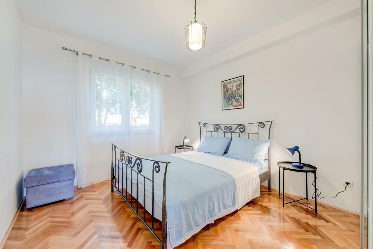 Apartmani Mirta Omiš Exteriör bild