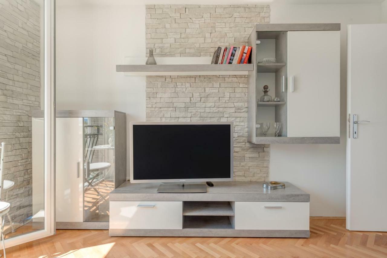 Apartmani Mirta Omiš Exteriör bild