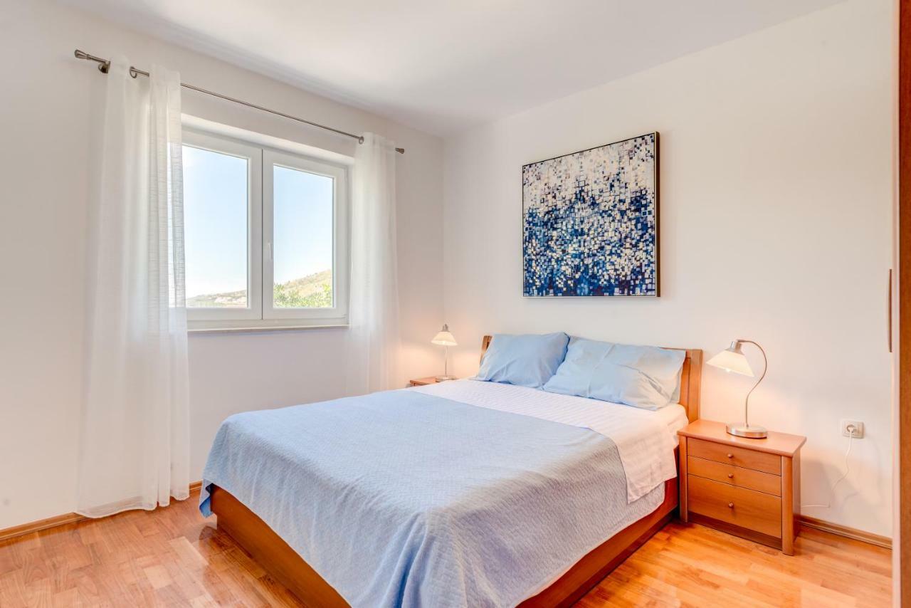 Apartmani Mirta Omiš Exteriör bild