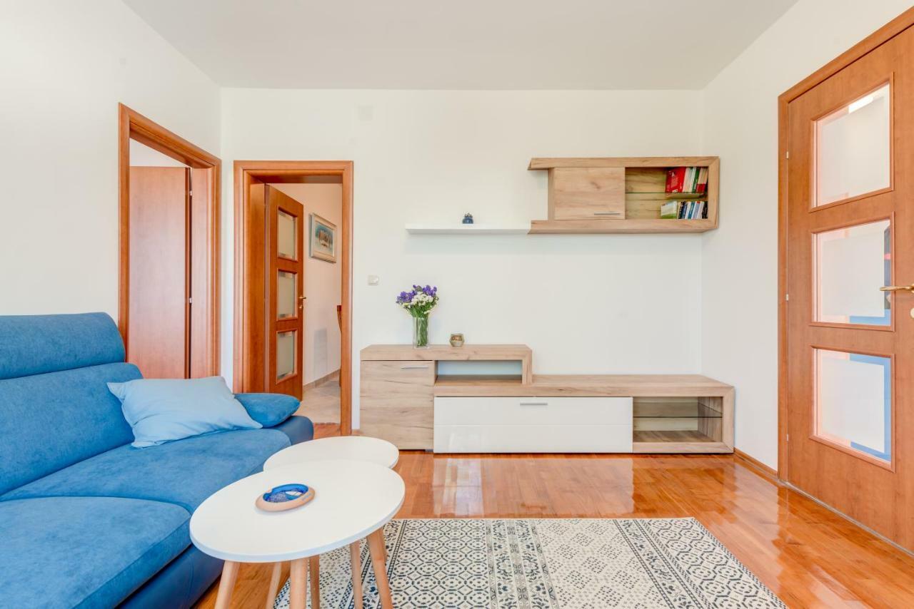 Apartmani Mirta Omiš Exteriör bild