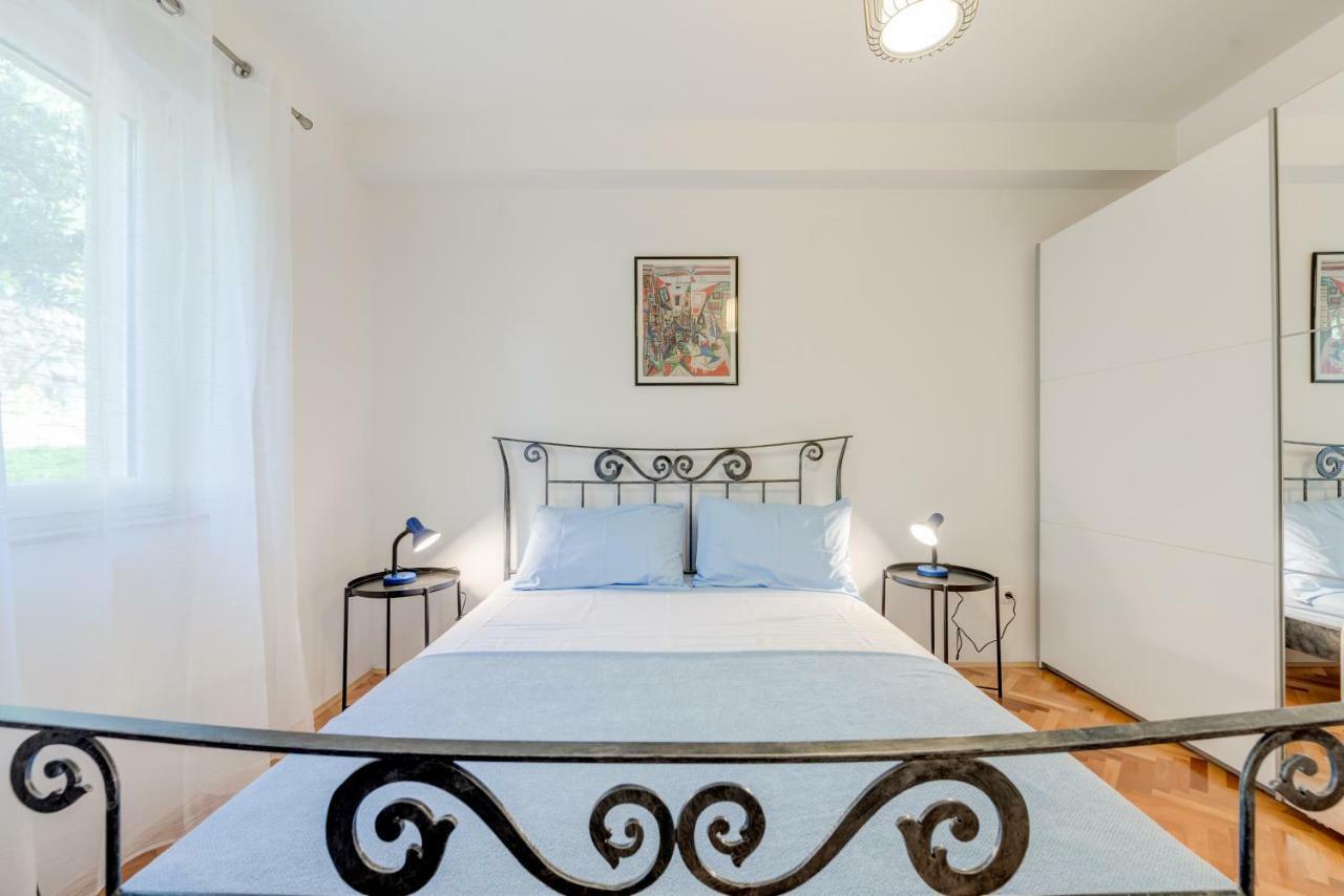 Apartmani Mirta Omiš Exteriör bild