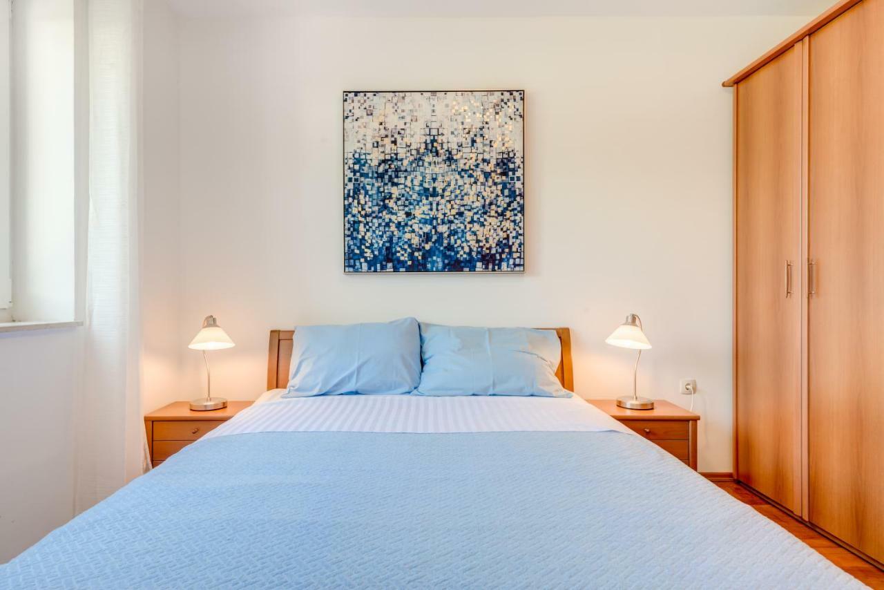 Apartmani Mirta Omiš Exteriör bild