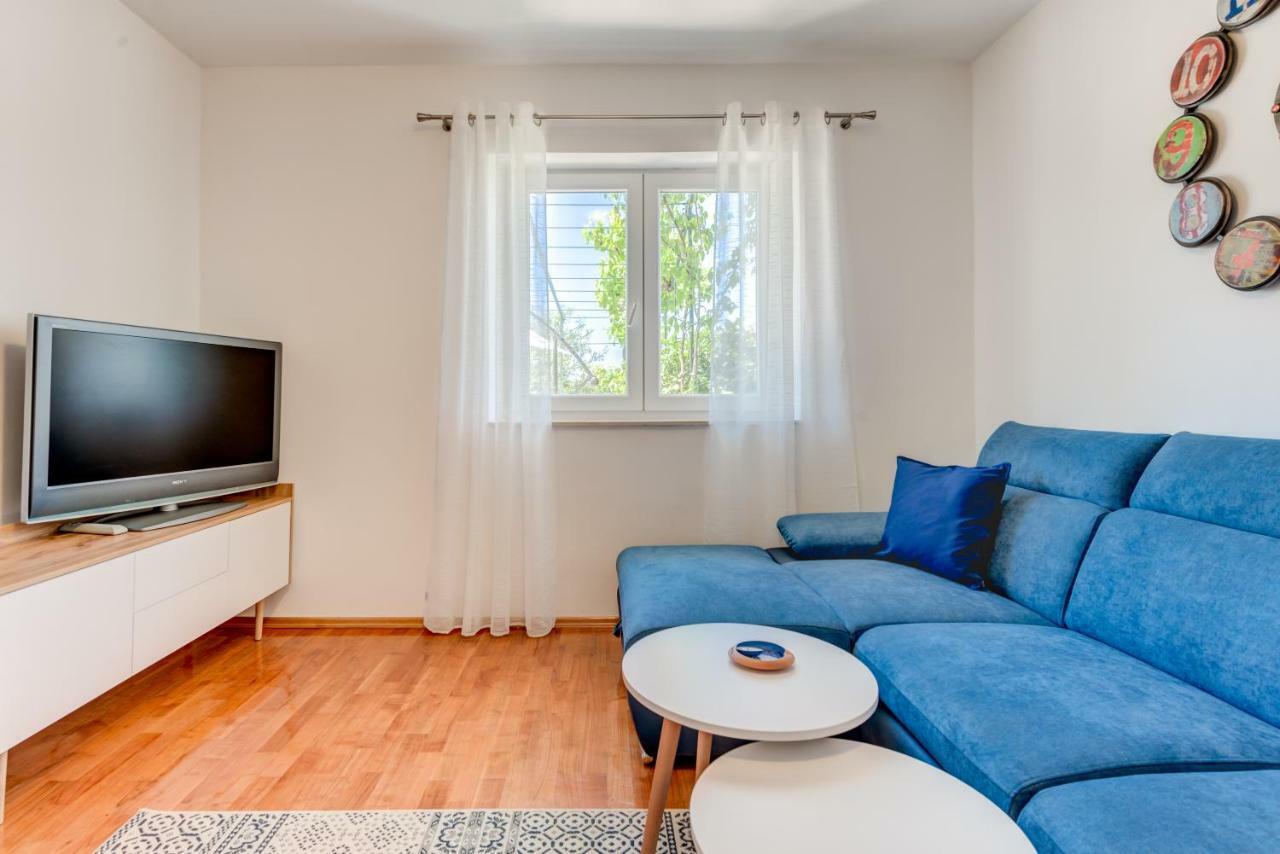 Apartmani Mirta Omiš Exteriör bild