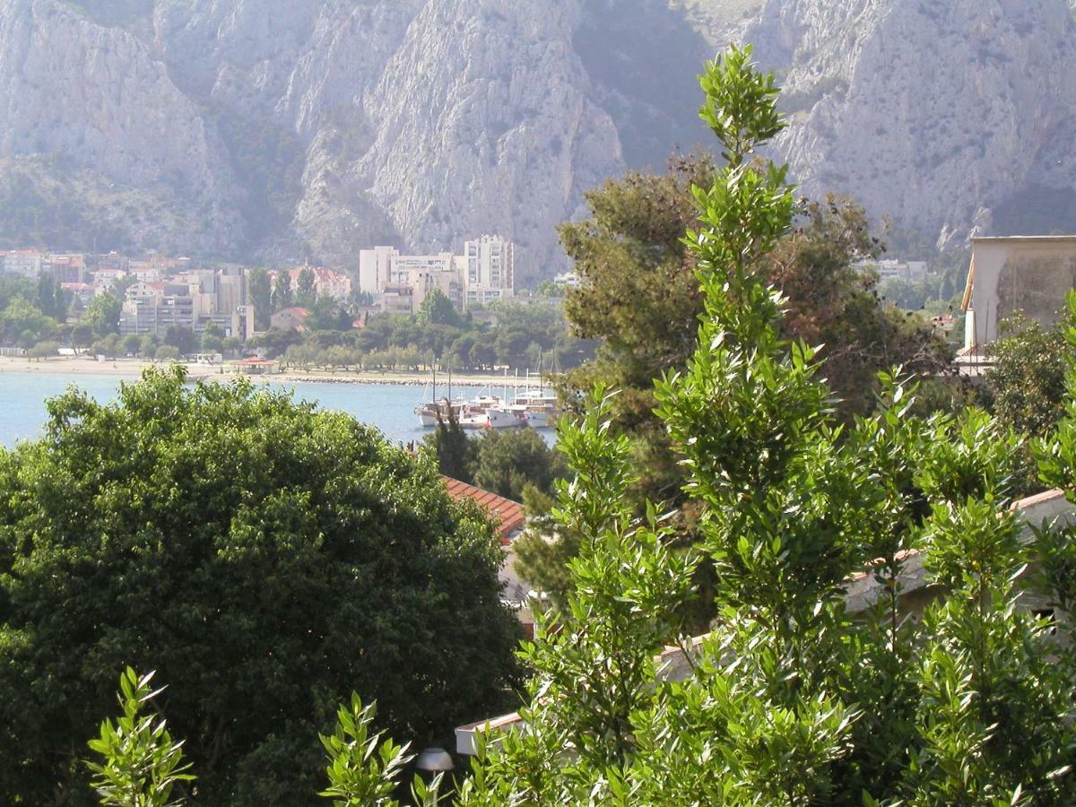 Apartmani Mirta Omiš Exteriör bild