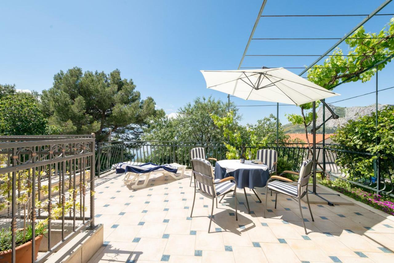 Apartmani Mirta Omiš Exteriör bild