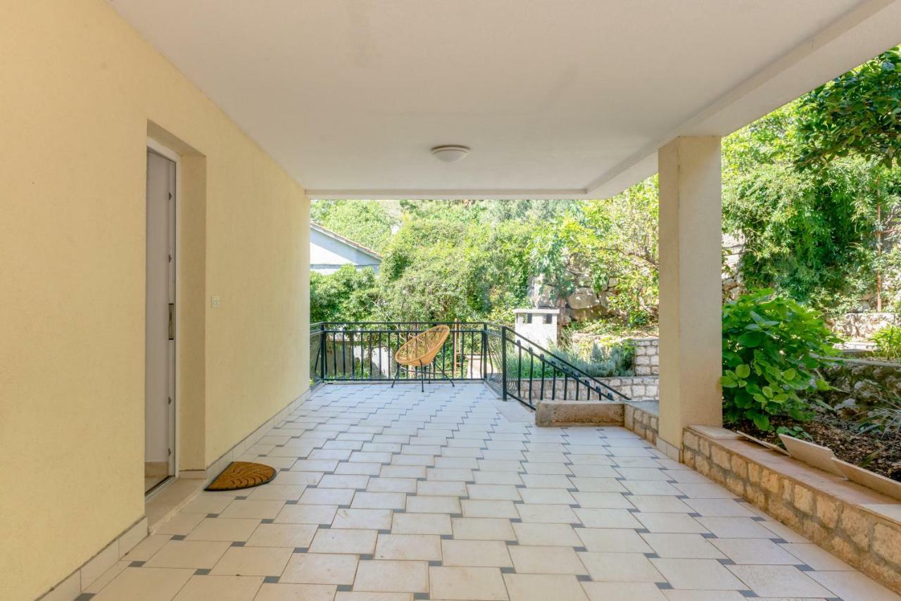 Apartmani Mirta Omiš Exteriör bild