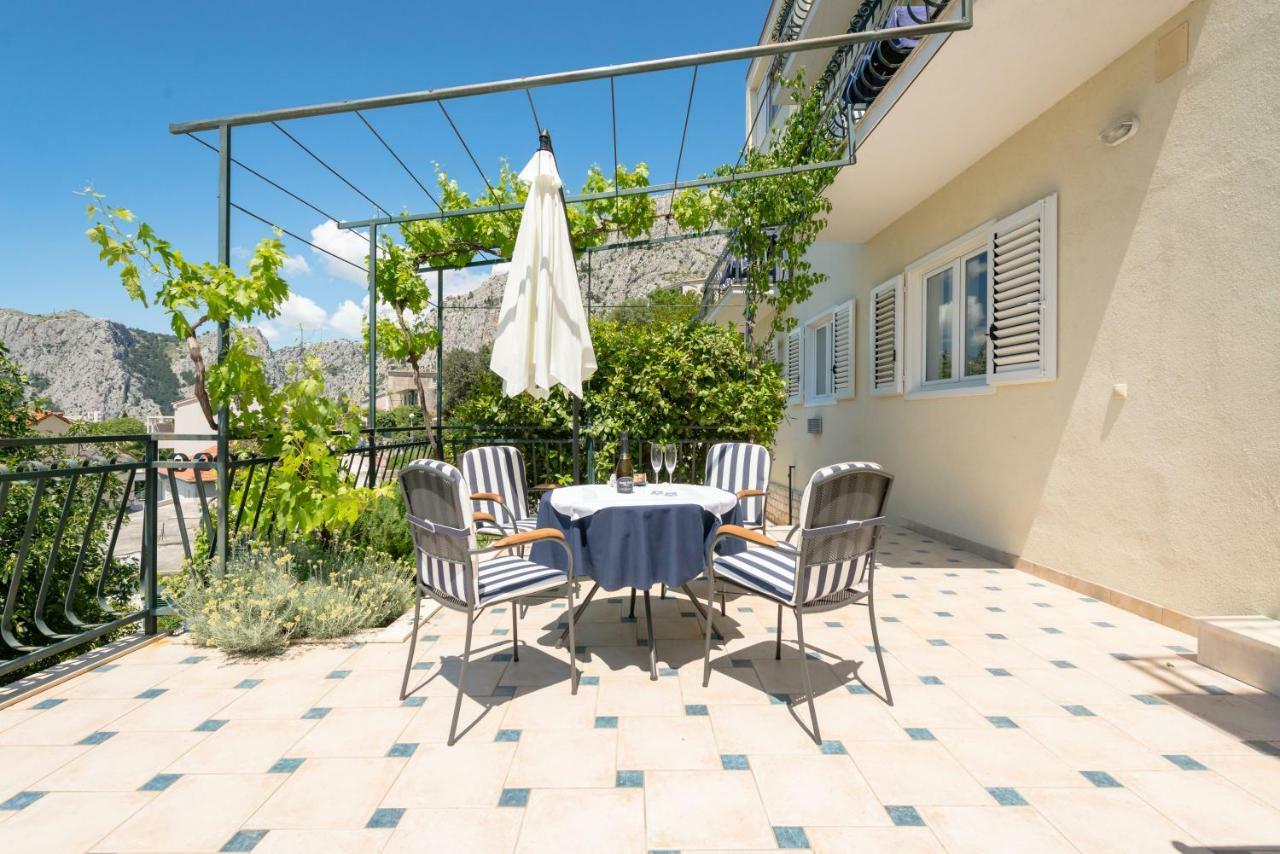 Apartmani Mirta Omiš Exteriör bild