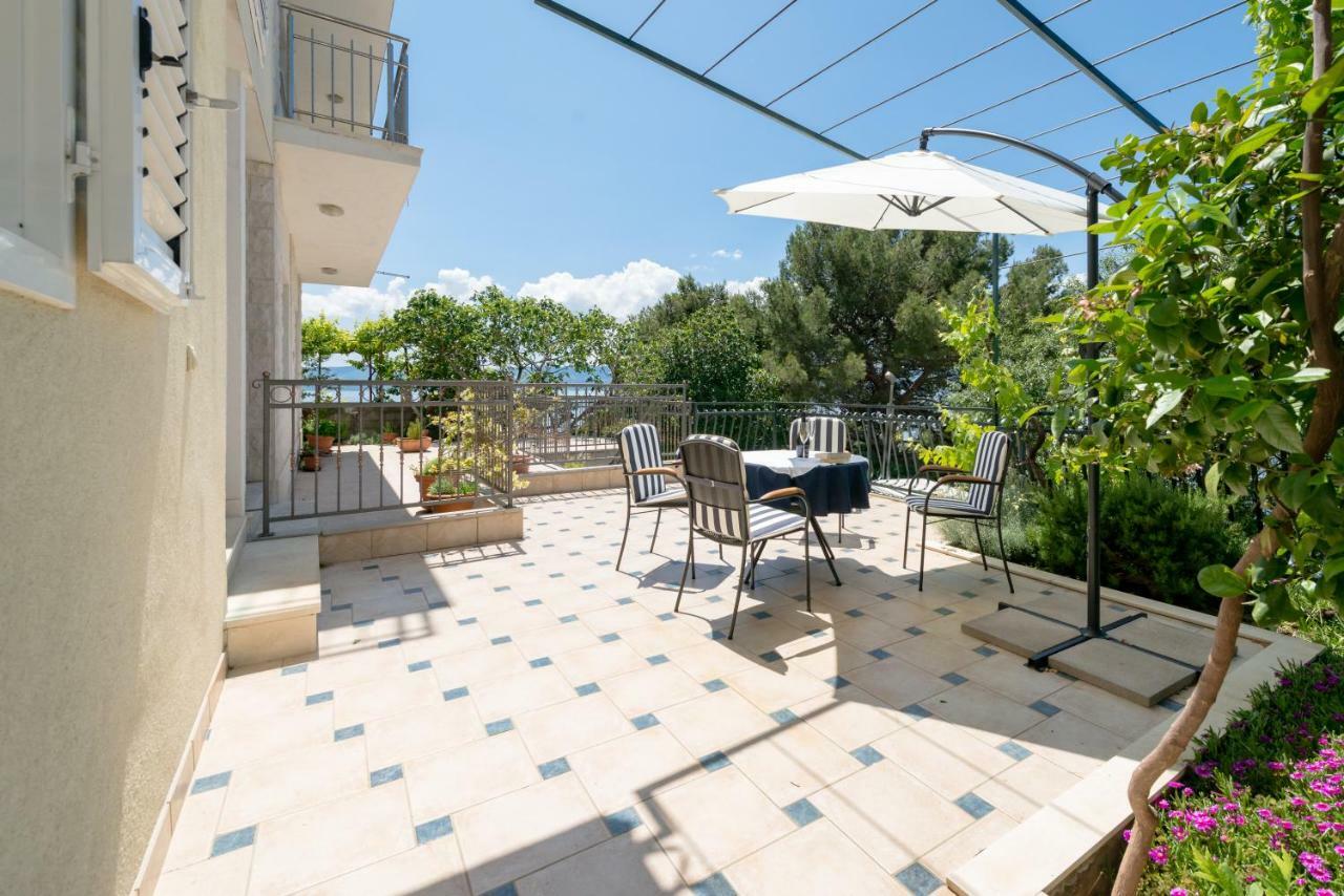 Apartmani Mirta Omiš Exteriör bild
