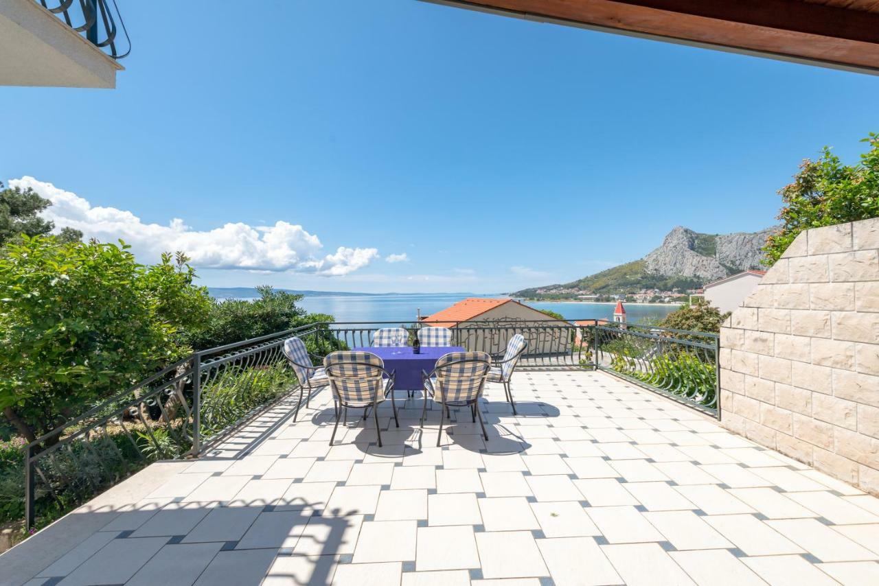 Apartmani Mirta Omiš Exteriör bild