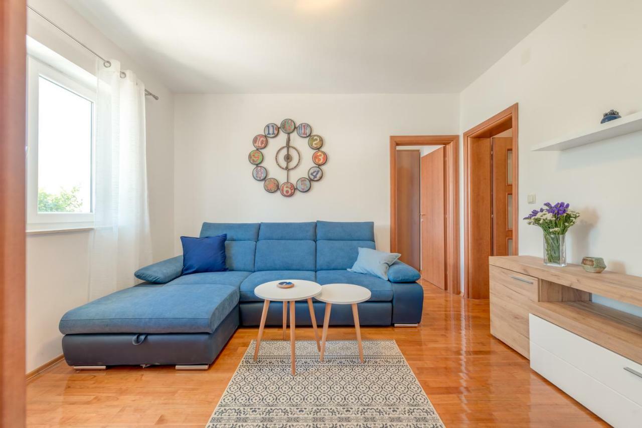 Apartmani Mirta Omiš Exteriör bild