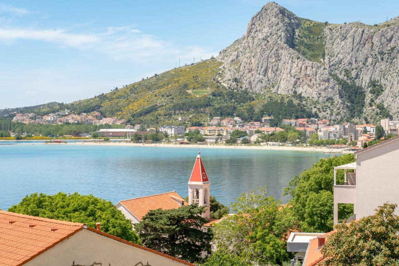 Apartmani Mirta Omiš Exteriör bild